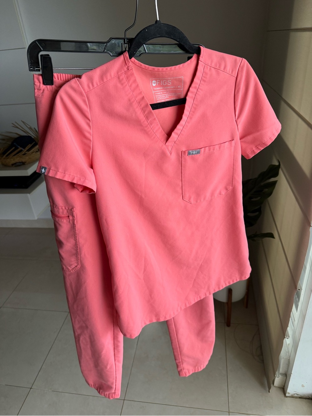 FIGS Scrub Set: Coral XSmall Catarina Scrub Top and Small Yola Scrub Pants